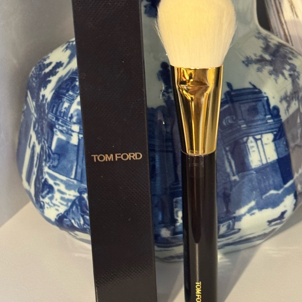 Tom Ford Luxurious Cheek Brush 06
